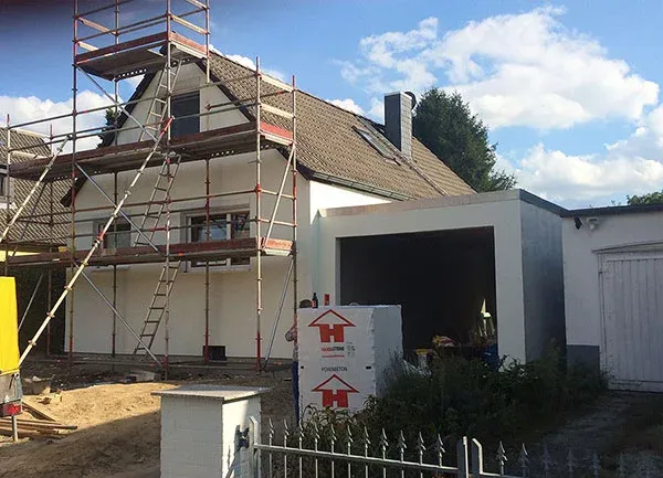 Energetische Sanierung Einfamilienhaus (WDVS) & Garagenneubau – Foto 3