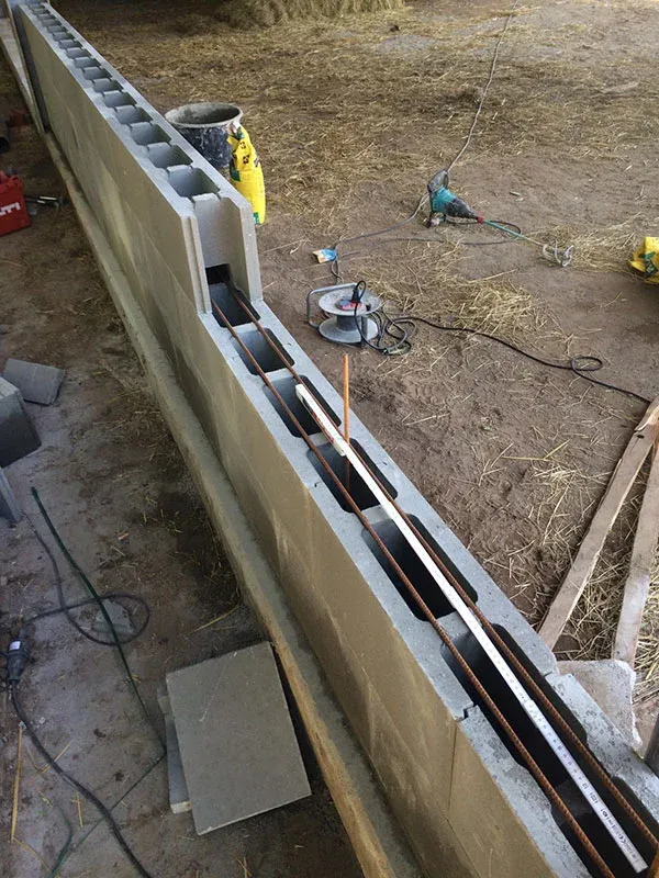Ausmauern einer offenen Reithalle – 360 m² – Foto 4