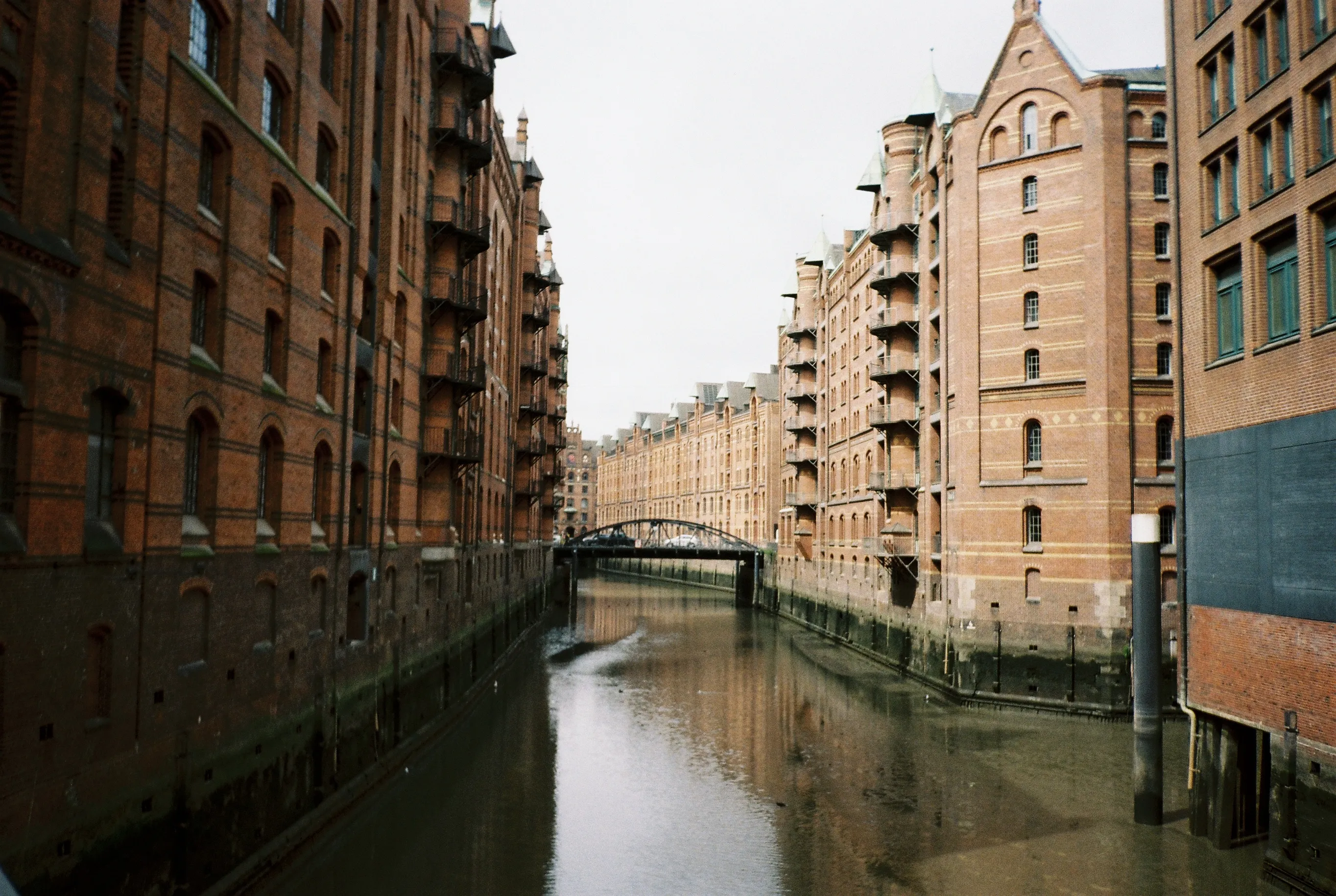 Roter Klinker der Hamburger Speicherstadt – Backsteinhandwerk in Hamburg
