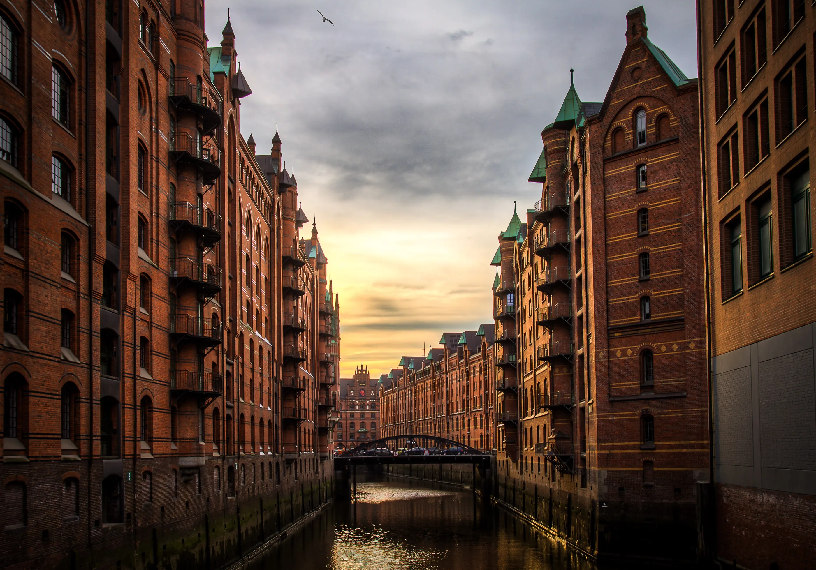 Roter Klinker der Hamburger Speicherstadt – Backsteinhandwerk in Hamburg
